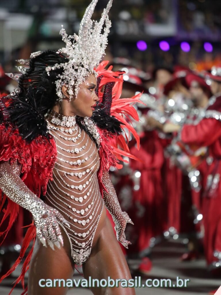 Rainha De Bateria Erika Janusa No Desfile Unidos Da Viradouro No