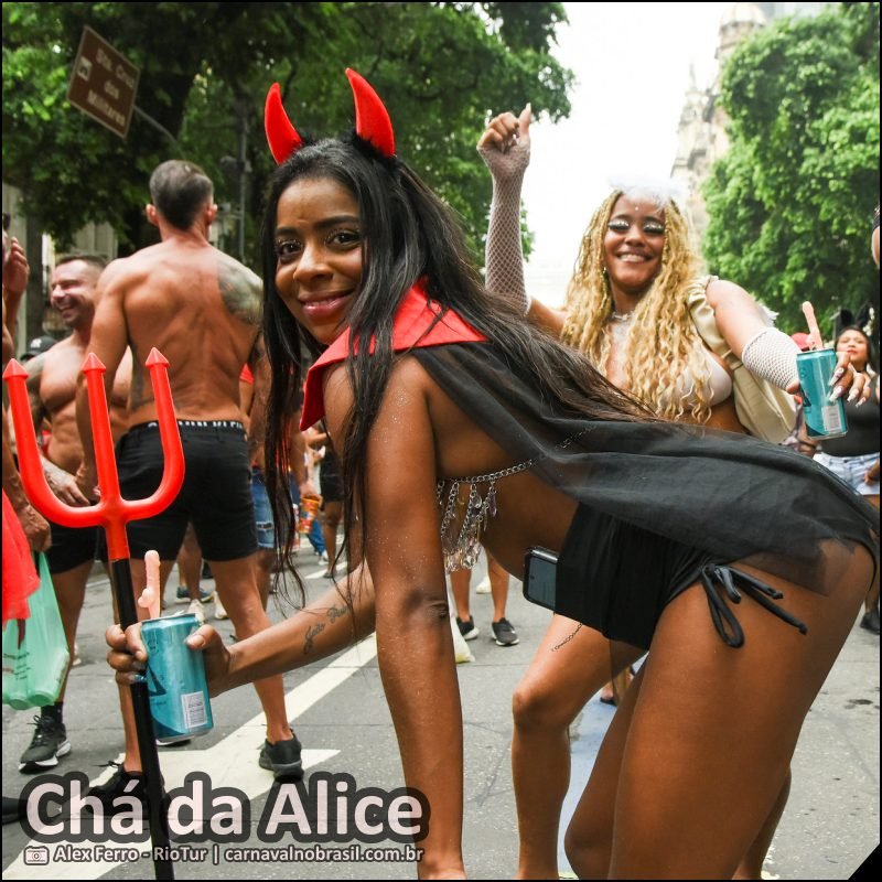 Fotos Bloco Chá da Alice no Carnaval de Rua 2026 do Rio de Janeiro - carnavalnobrasil.com.br
