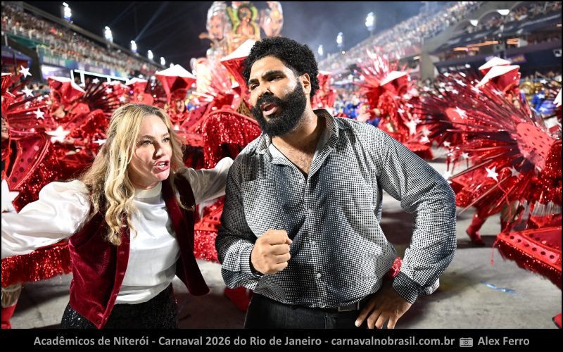Ator Paulo Vieira e Juliana Baroni interpretam Lula e Marisa Letícia no desfile da Acadêmicos de Niterói no Carnaval 2026 do Rio de Janeiro