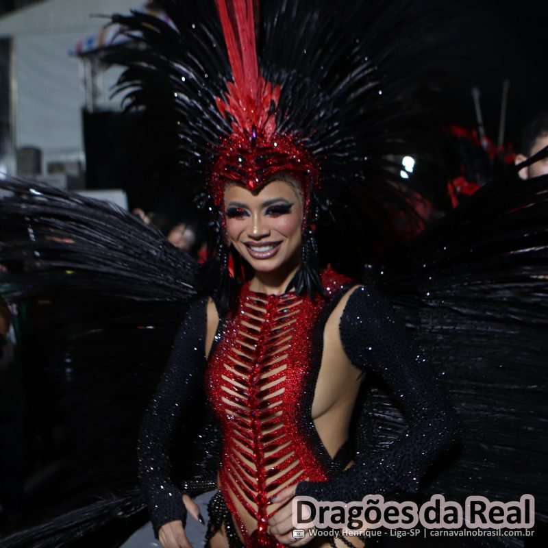 Desfile da Dragões da Real no Carnaval 2026 de São Paulo - carnavalnobrasil.com.br