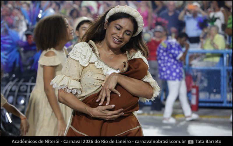 Atriz Dira Paes no desfile da Acadêmicos de Niterói no Carnaval 2026 do Rio de Janeiro