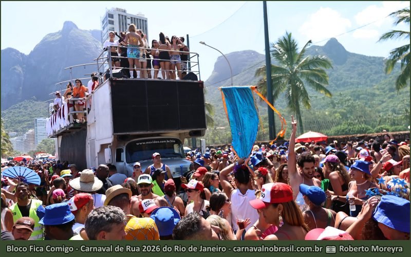 Foto bloco Fica Comigo no Carnaval de Rua 2026 no Rio de Janeiro - carnavalnobrasil.com.br