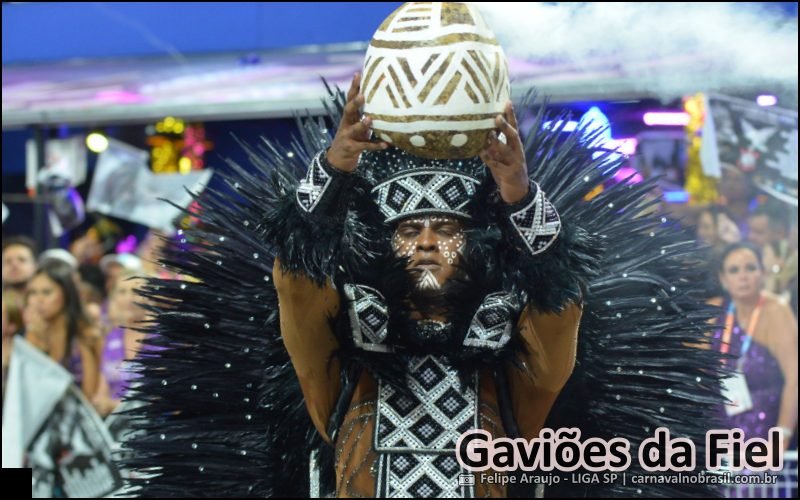 Desfile Gaviões da Fiel no Carnaval 2026 de São Paulo - carnavalnobrasil.com.br