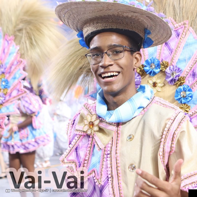 Desfile da Vai-Vai no Carnaval 2026 de São Paulo - carnavalnobrasil.com.br