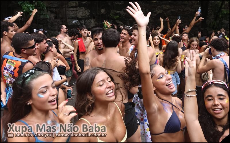Foto desfile do Bloco Xupa Mas Não Baba no Carnaval de Rua 2026 do Rio de Janeiro - carnavalnobrasil.com.br