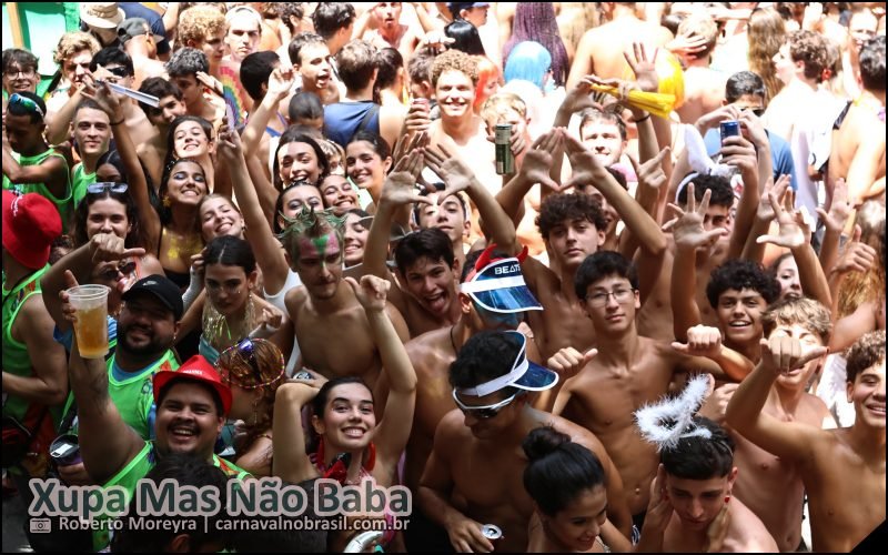 Foto desfile do Bloco Xupa Mas Não Baba no Carnaval de Rua 2026 do Rio de Janeiro - carnavalnobrasil.com.br