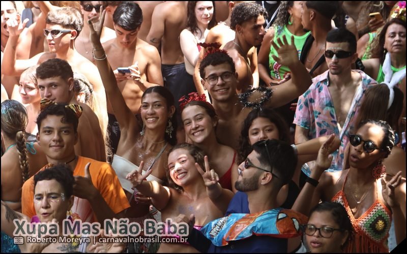 Foto desfile do Bloco Xupa Mas Não Baba no Carnaval de Rua 2026 do Rio de Janeiro - carnavalnobrasil.com.br