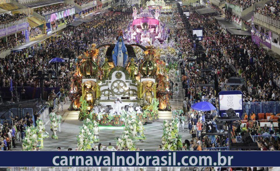 Desfile Acadêmicos de Santa Cruz no Carnaval do Rio de Janeiro - Foto : RioTur - carnavalnobrasil.com.br