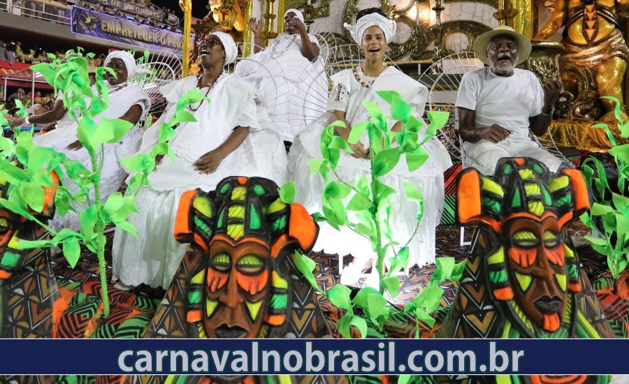 Desfile Acadêmicos de Santa Cruz no Carnaval do Rio de Janeiro - Foto : RioTur - carnavalnobrasil.com.br