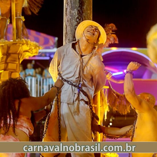 Desfile Acadêmicos de Vigário Geral no Carnaval do Rio de Janeiro - Foto : RioTur - carnavalnobrasil.com.br
