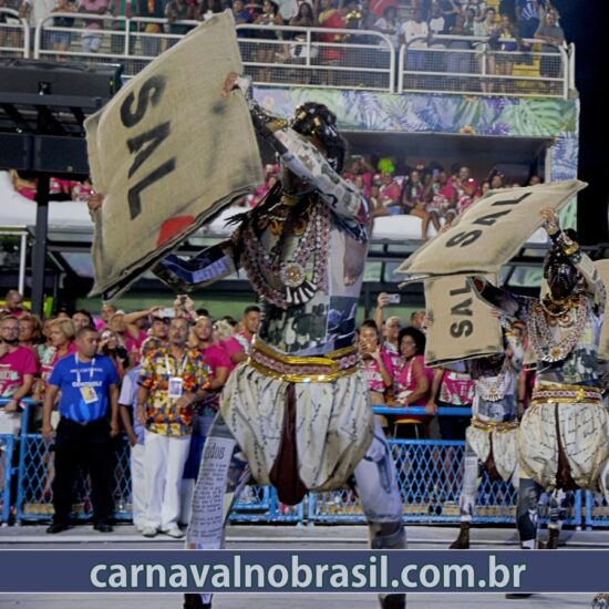 Desfile Acadêmicos de Vigário Geral no Carnaval do Rio de Janeiro - Foto : RioTur - carnavalnobrasil.com.br