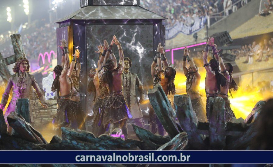 Desfile Beija-Flor no Carnaval 2022 no Rio de Janeiro - Foto RioTur - carnavalnobrasil.com.br
