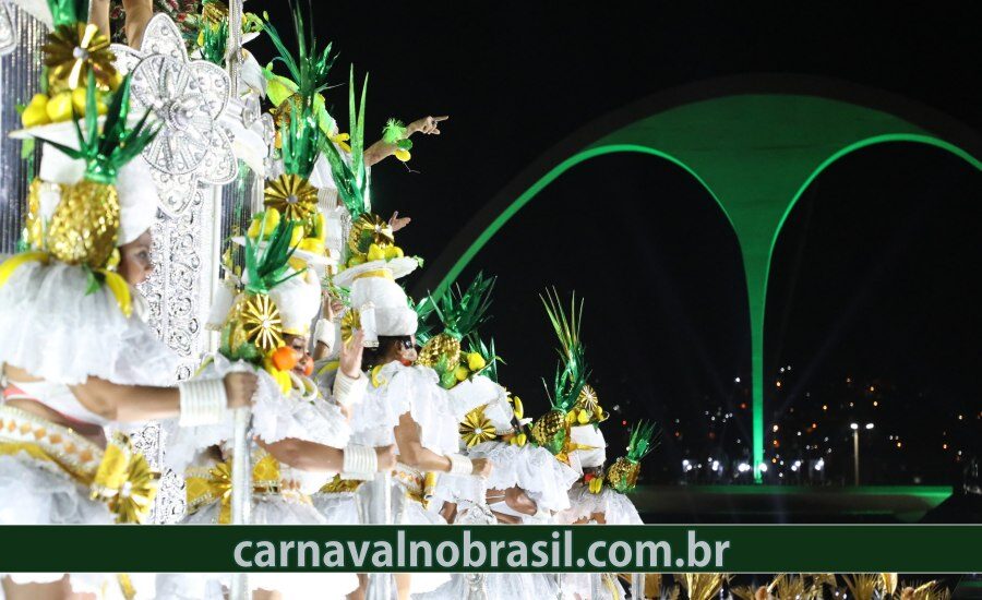 Desfile Imperatriz Leopoldinense no Carnaval 2022 do Rio de Janeiro - Foto RioTur - carnavalnobrasil.com.br