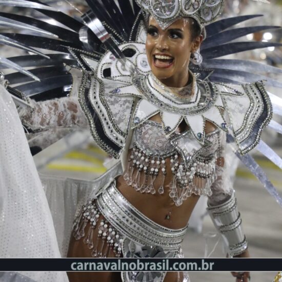 Desfile Imperatriz Leopoldinense no Carnaval 2022 do Rio de Janeiro - Foto RioTur - carnavalnobrasil.com.br