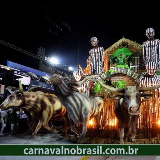 Desfile Império Serrano no Carnaval do Rio de Janeiro - Foto : RioTur - carnavalnobrasil.com.br