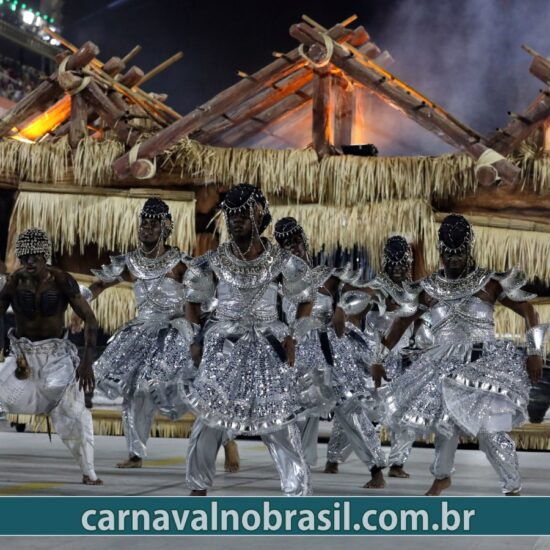 Desfile Império Serrano no Carnaval do Rio de Janeiro - Foto : RioTur - carnavalnobrasil.com.br