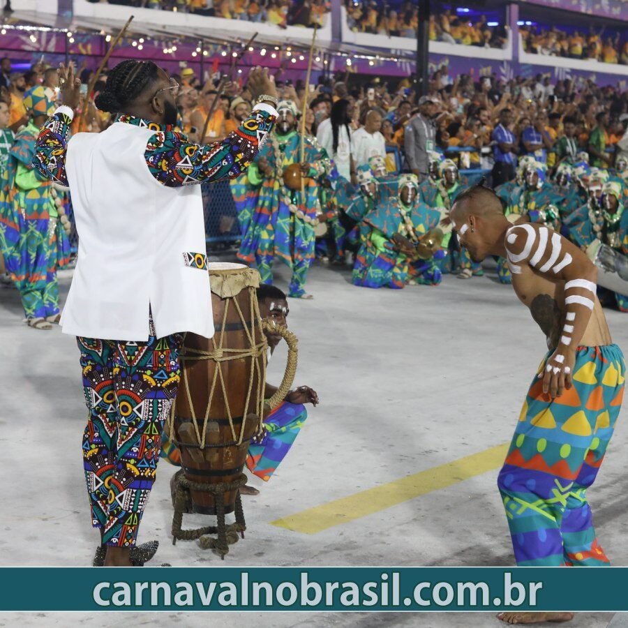 Desfile Império Serrano no Carnaval do Rio de Janeiro - Foto : RioTur - carnavalnobrasil.com.br