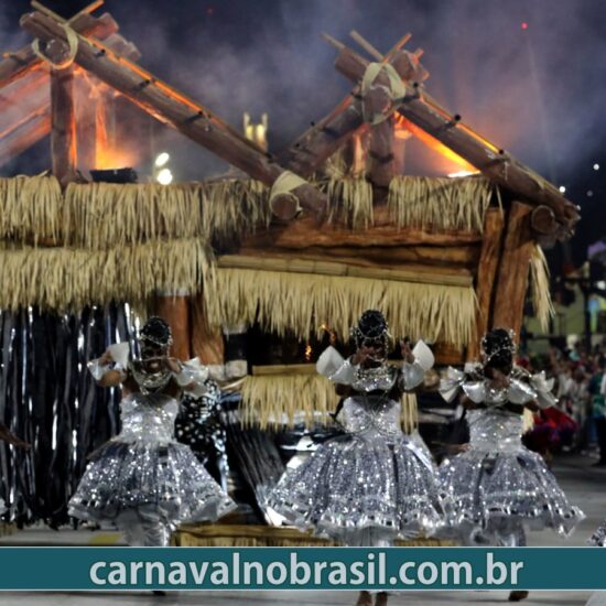 Desfile Império Serrano no Carnaval do Rio de Janeiro - Foto : RioTur - carnavalnobrasil.com.br