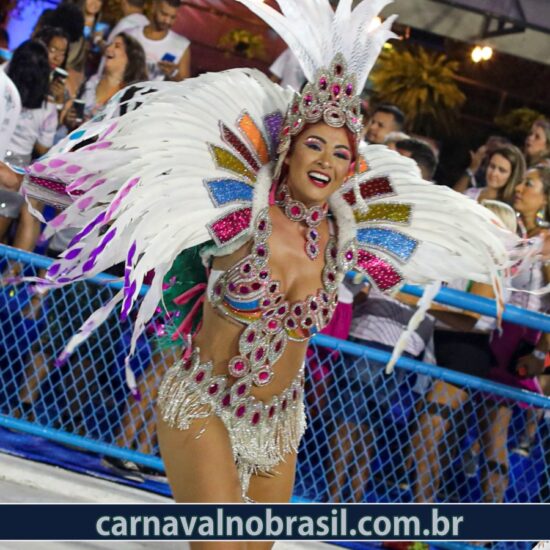 Desfile Lins Imperial no Carnaval do Rio de Janeiro - Foto RioTur - carnavalnobrasil.com.br
