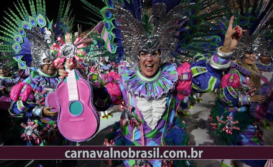 Desfile Mangueira no Carnaval 2022 do Rio de Janeiro - Fotos RioTur - carnavalnobrasil.com.br