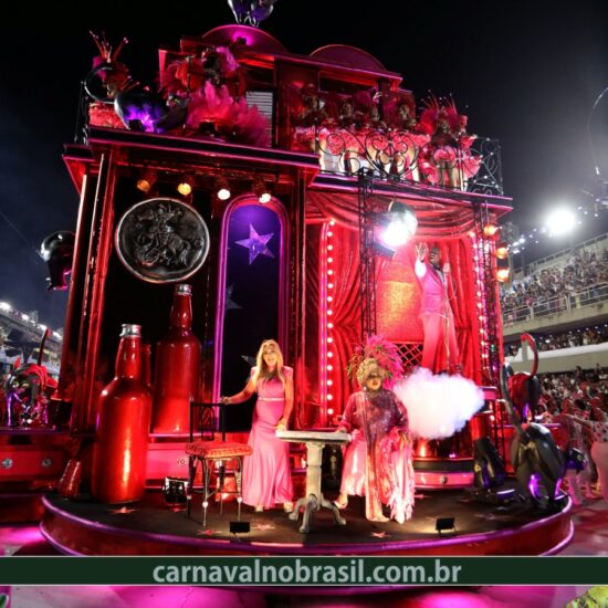 Desfile Mangueira no Carnaval 2022 do Rio de Janeiro - Fotos RioTur - carnavalnobrasil.com.br