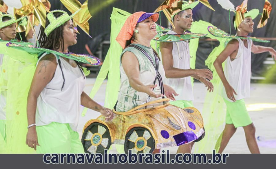 Fotos desfile Mocidade Serrana no Carnaval em Vitória - carnavalnobrasil.com.br
