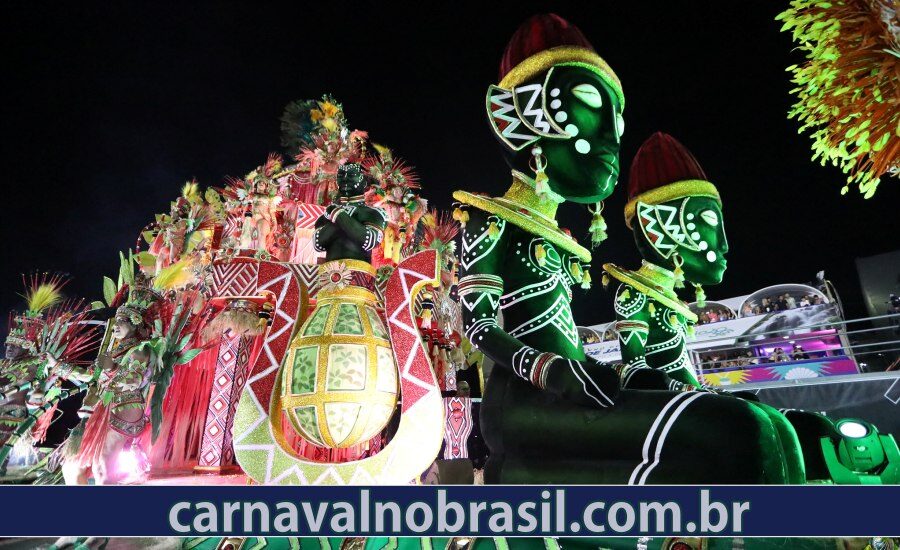 Desfile Unidos de Padre Miguel no Carnaval do Rio de Janeiro - Foto RioTur - carnavalnobrasil.com.br