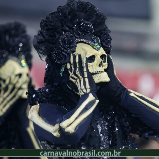 Desfile Viradouro no Carnaval 2022 no Rio de Janeiro - Foto RioTur - carnavalnobrasil.com.br