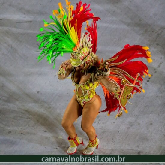 Desfile Viradouro no Carnaval 2022 no Rio de Janeiro - Foto RioTur - carnavalnobrasil.com.br