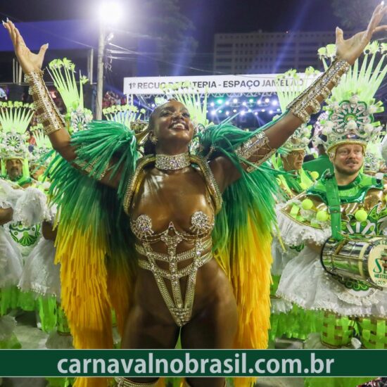 Iza no desfile da Imperatriz Leopoldinense no Carnaval 2022 do Rio de Janeiro - Foto RioTur - carnavalnobrasil.com.br