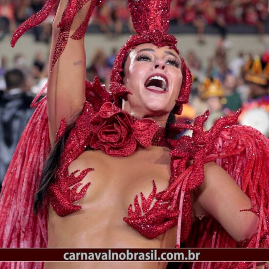 Paolla Oliveira no Carnaval 2022 - Desfile Acadêmicos da Grande Rio - Foto RioTur - carnavalnobrasil.com.br
