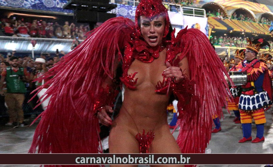 Paolla Oliveira no Carnaval 2022 - Desfile Acadêmicos da Grande Rio - Foto RioTur - carnavalnobrasil.com.br