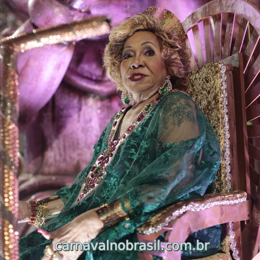 Alcione no desfile Mangueira Carnaval 2023 do Rio de Janeiro - Foto Gabriel Monteiro | RioTur