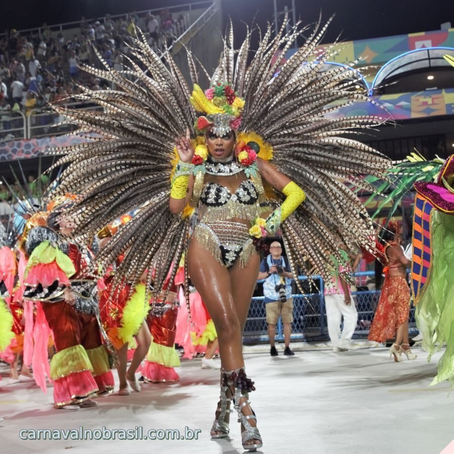 Desfile Lins Imperial no Carnaval 2023 do Rio de Janeiro