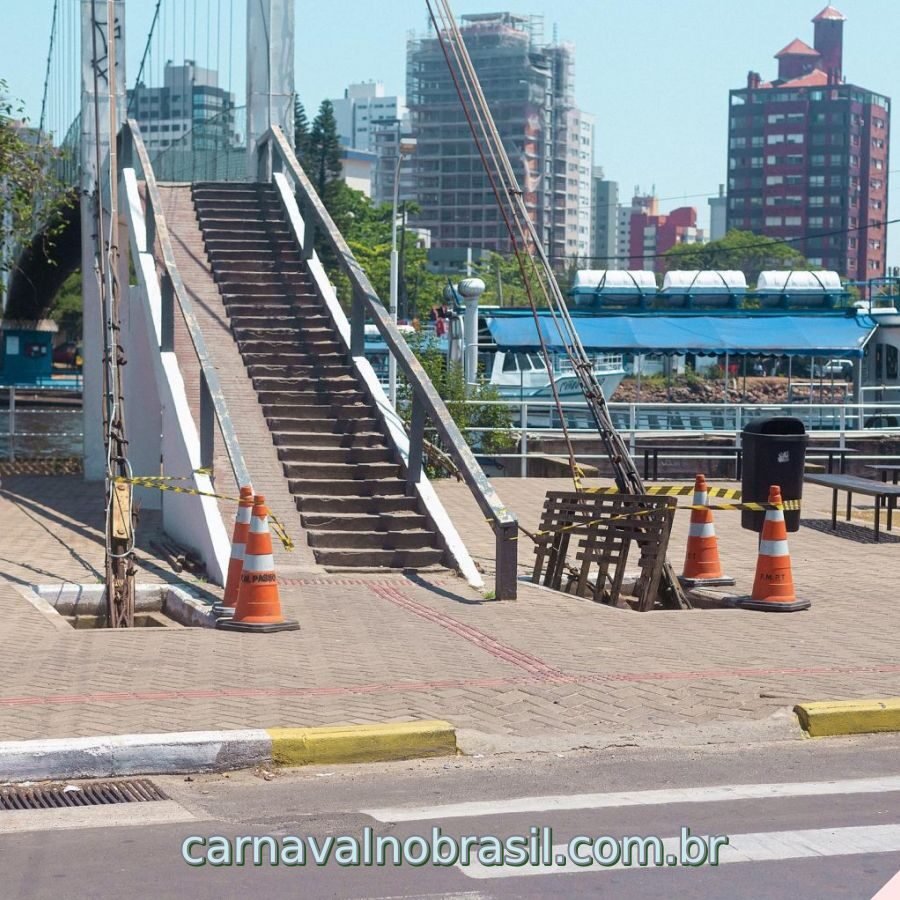 Ponte Pensil entre Torres e Passo de Torres - Carnaval no Brasil