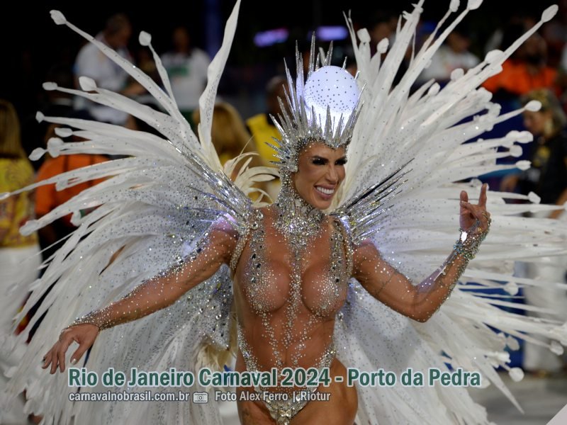 Tati Minerato no desfile Unidos do Porto da Pedra no Carnaval 2024 do Rio de Janeiro - Carnaval no Brasil