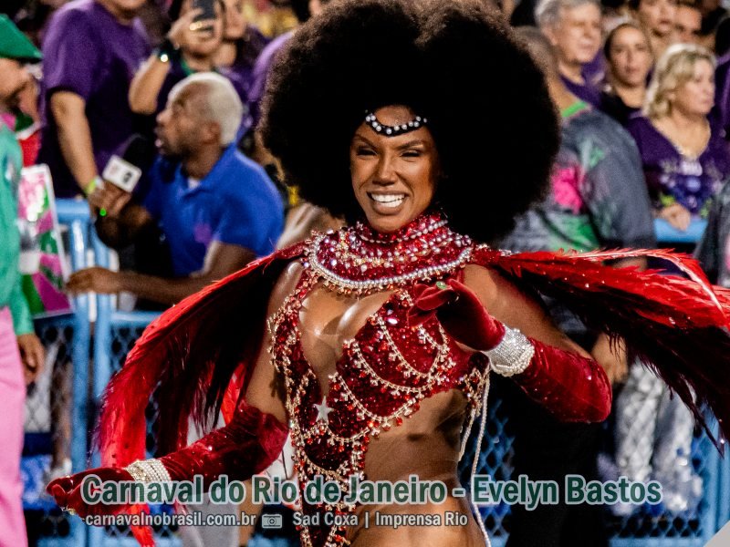 Foto Evelyn Bastos rainha de bateria da Mangueira no Carnaval 2024 do Rio de Janeiro