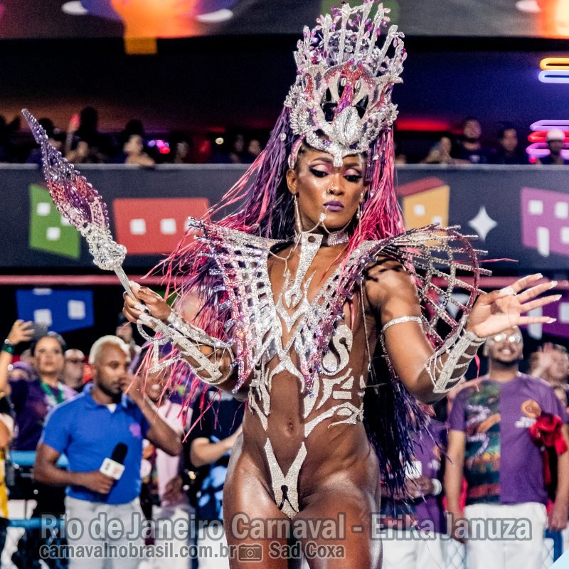 Fotos Erika Januza, rainha de bateria da Viradouro, no Carnaval 2024 do Rio de Janeiro