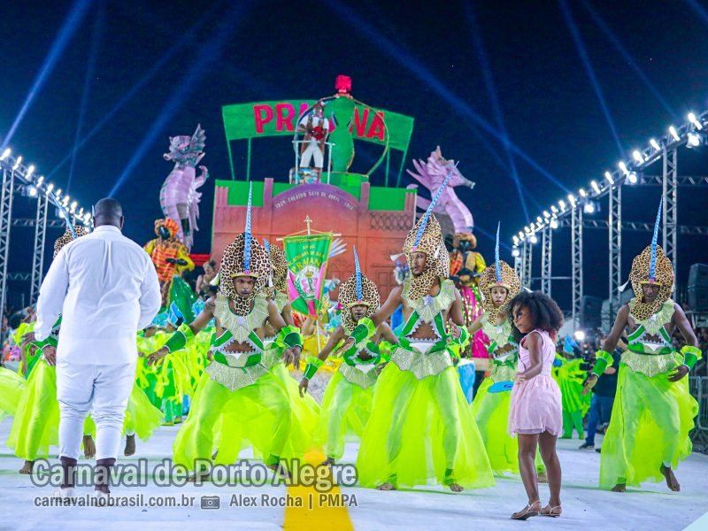 Academia de Samba Praiana desfile no Carnaval de Porto Alegre 2024