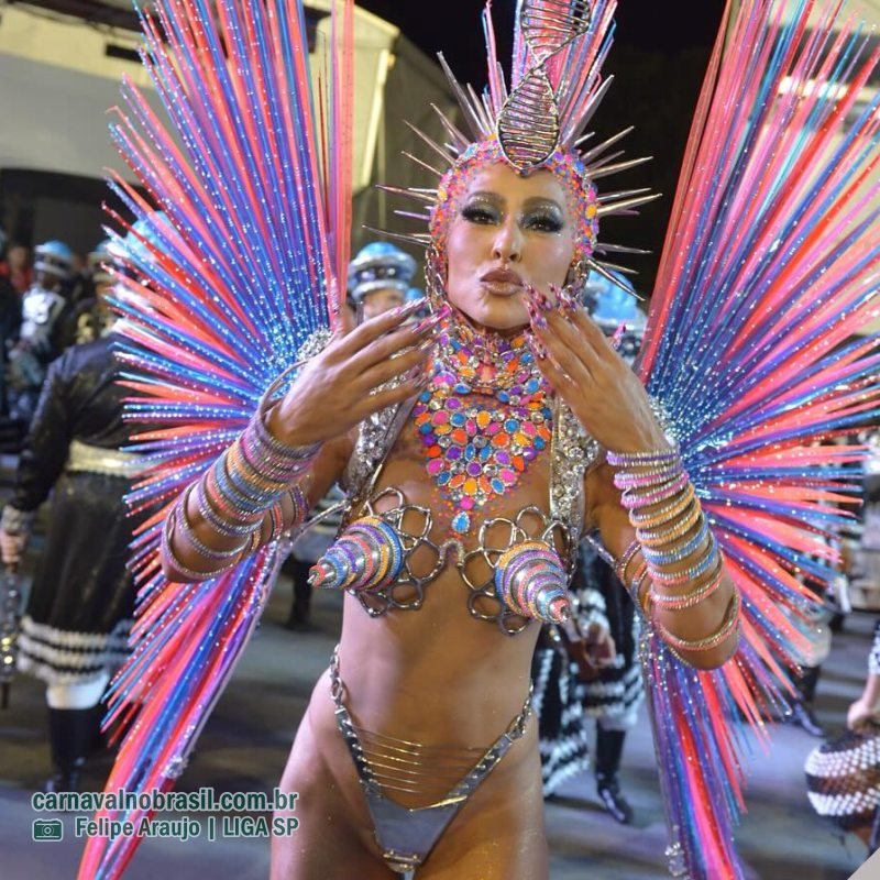 Sabrina Sato, rainha de bateria da Gaviões da Fiel, no Carnaval 2024 de São Paulo