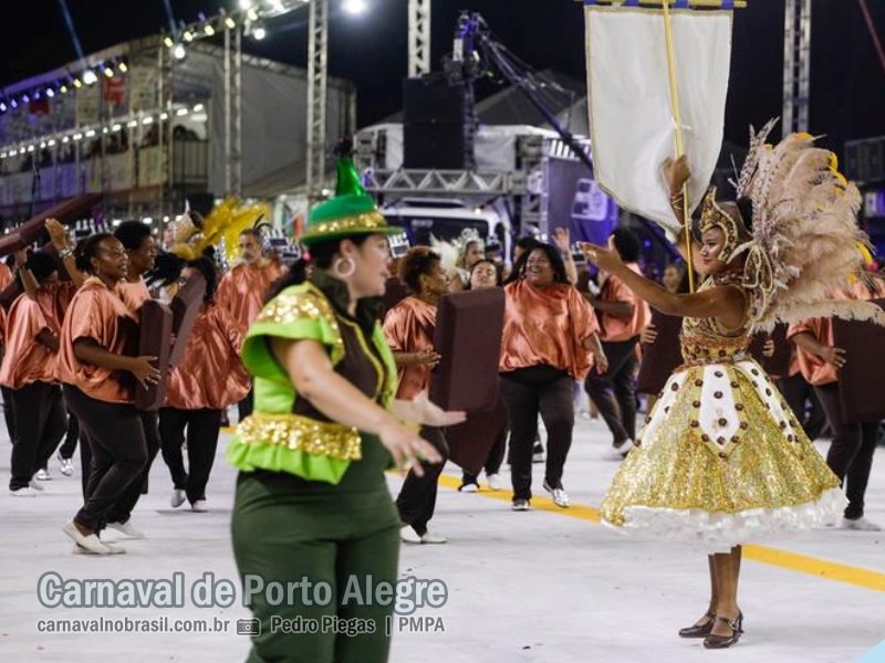 Academia de Samba Puro desfile no Carnaval de Porto Alegre 2024