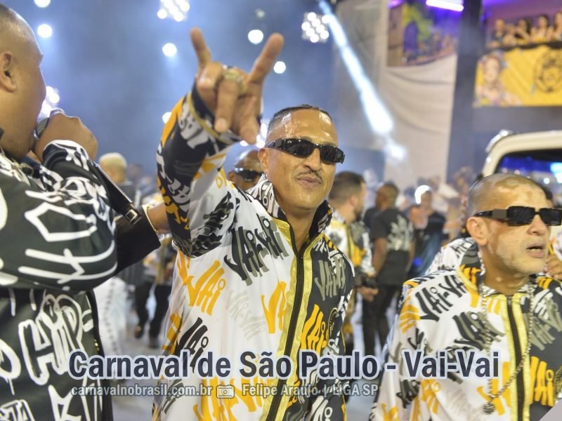Desfile da Vai-Vai no Carnaval 2024 de São Paulo