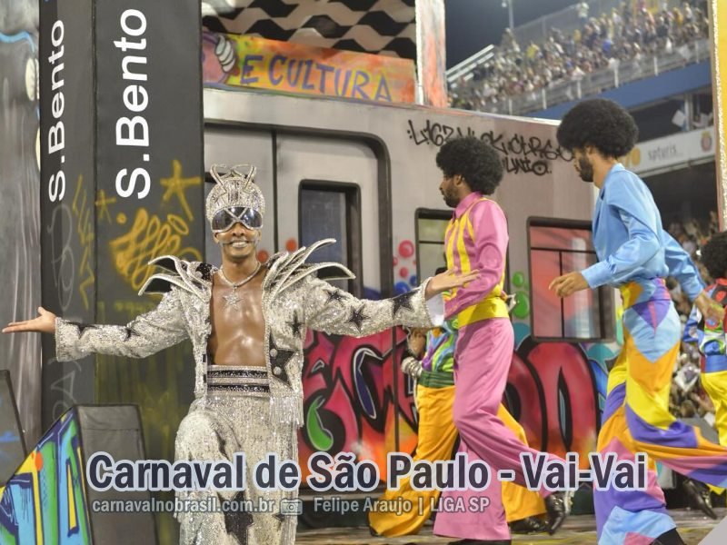 Desfile da Vai-Vai no Carnaval 2024 de São Paulo