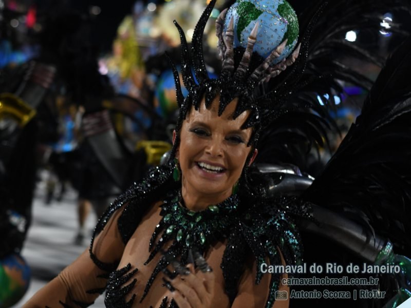 Foto desfile Vila Isabel na noite das Campeãs do Carnaval 2024 do Rio de Janeiro
