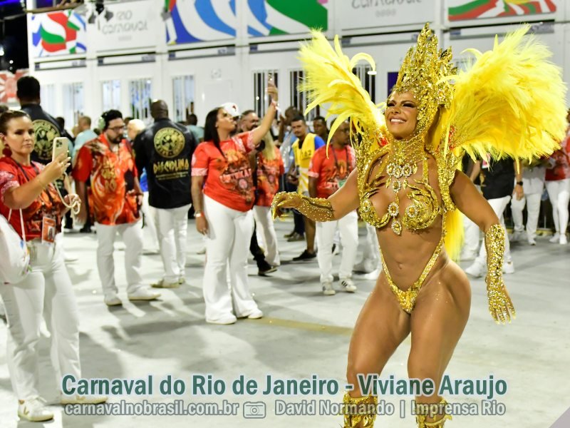 Fotos Viviane Araujo no Carnaval 2024 do Rio de Janeiro - Rainha de bateria do Salgueiro