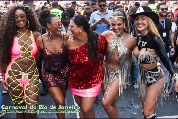 Paloma Bernardi no Bloco da Favorita no Carnaval do Rio de Janeiro