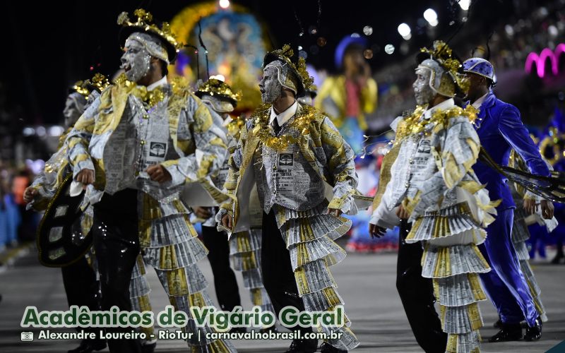 Desfile Acadêmicos de Vigário Geral no Carnaval 2025 do Rio de Janeiro - carnavalnobrasil.com.br