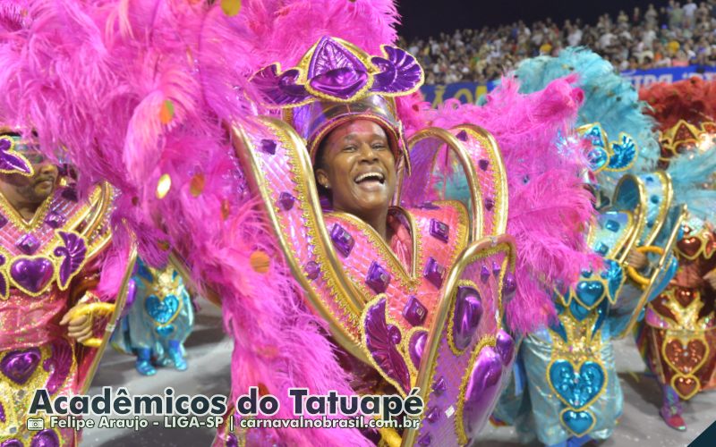 Desfile da Acadêmicos do Tatuapé no Carnaval 2025 de São Paulo