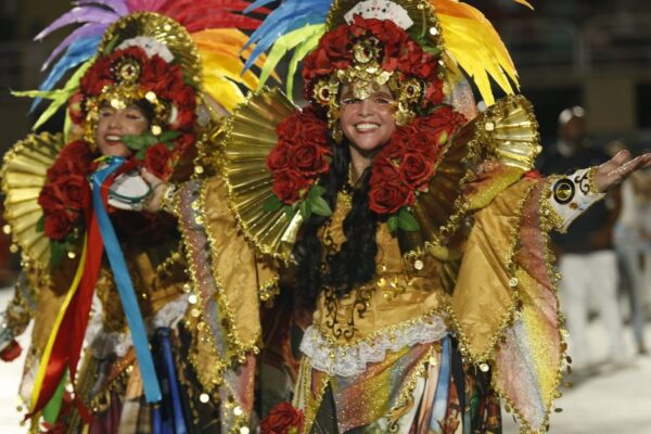 Desfile Beija-Flor no Carnaval 2025 do Rio de Janeiro - carnavalnobrasil.com.br