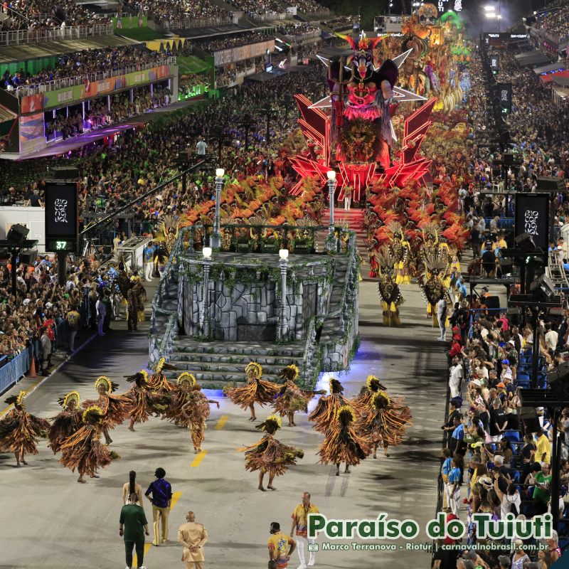 Desfile Paraíso do Tuiuti no Carnaval 2025 do Rio de Janeiro